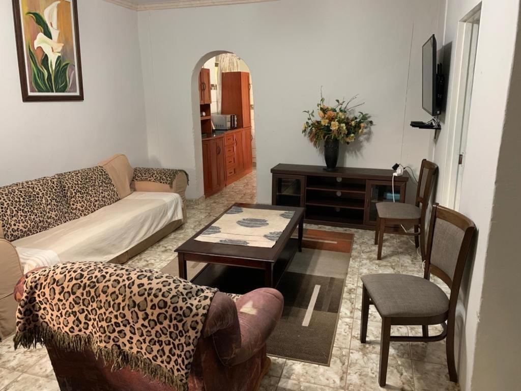 Juda Haus Lodge Katima Mulilo Εξωτερικό φωτογραφία