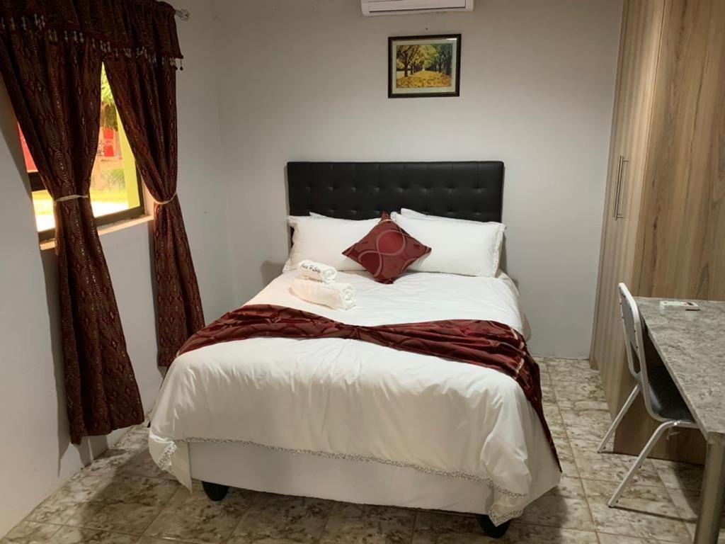 Juda Haus Lodge Katima Mulilo Εξωτερικό φωτογραφία